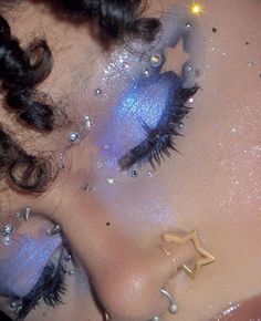 Red Star Eye Makeup, Shiny Makeup Look Glitter, Shadow Makeup Eye, Star Eyeshadow Makeup, Starry Eye Makeup, Celestial Eye Makeup, Spacecore Makeup, Glitter Star Makeup, Purple Star Makeup