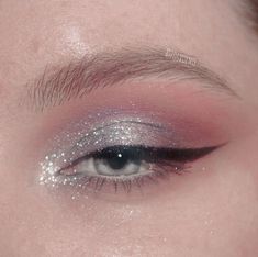 Irredescent Eye Makeup, Gliterry Eye Makeup, Glittery Prom Makeup, Silver And Pink Makeup, Glittery Eyeshadow Looks, Space Themed Makeup, Ethereal Eye Makeup, Glitter Eye Makeup Looks, Overalls Streetwear