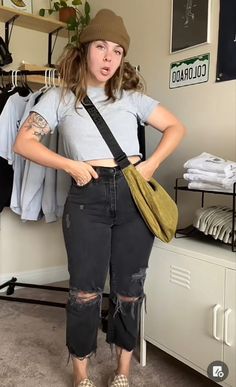 Granola Alternative Style, Chill Concert Outfit Fall, Dispensary Outfits, Folk Indie Concert Outfit, Barista Outfits Women, Plus Size Essentials Clothing, Dark And Moody Outfits, Indie Mom Outfits, Layering Outfits Midsize