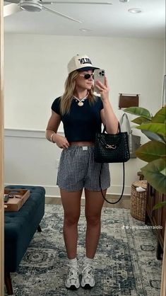 Comfy Summer Night Outfit, Everyday Outfit Inspiration Casual, Cute Athleisure Outfits Summer, Nyc Summer Outfits 2024, Casual Summer Outfit Inspo 2024, Fashion Europe Summer, Road Trip Outfit Summer, Casual Disney Outfits, Comfy Casual Summer Outfits