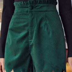 Hunter Green Shorts Fall High-waisted Shorts For Day Out, High-waisted Shorts For Fall Day Out, Green Short Bottoms For Fall, Green Short Fall Bottoms, Trendy Green Shorts For Fall, Fitted Green Shorts For Fall, Green Fall Shorts, Green High Waist Shorts For Fall, High Waist Green Shorts For Fall