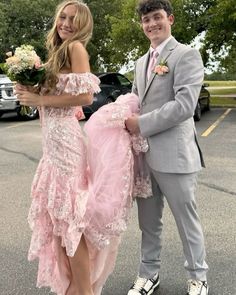 Off the Shoulder Appliques Tiered Ruffle Long Prom Dress in pink color
SKU: 3107
Price: $213
or DM me for the dress link.
.
.
.
#promdress #promcouple #promphoto #prominspo