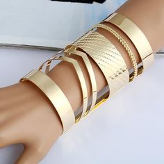 Bracelets Type: BanglesFine or Fashion: FashionPlating: Light Yellow ColorStyle: PunkCompatibility: All CompatibleDiameter: 6.5cmGender: WomenShape\\pattern: GeometricMaterial: MetalSetting Type: NoneModel Number: yh-SZ005Brand Name: Find MeMetals Type: ironcolor: gold,silverWeight: 95goccasion: Anniversary Engagement Gift Party WeddingMaterial: Titanium SteelFunction: other Luxury Flexible Cuff Bracelet For Formal Occasions, Cheap Modern Cuff Bracelet For Party, Luxury Fusion Style Cuff Bangle Bracelet, Luxury Hand Set Round Cuff Bracelet, Luxury Classic Cuff Bracelet For Party, Luxury Round Cuff Bracelet For Everyday, Modern Luxury Leather Bracelet For Formal Occasions, Luxury Spiritual Cuff Bracelet For Formal Occasions, Cheap Modern Party Cuff Bracelet