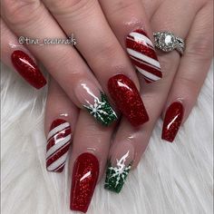 "Embrace the winter wonder with our festive Snow Fail Nail Stickers! ❄️✨ Dive into the holiday spirit with dazzling Christmas nail art designs that are perfect for the season. Elevate your holiday style with these magical nail stickers—because your nails deserve to be as festive as the celebrations! 🎄💅 #HolidayNailStickers #ChristmasNailArt #SnowFailNails #NailArtMagic #WinterWonderNails" New Years Eve Nails, December Nails, Holiday Nail Designs, Fancy Nails Designs, Festival Nails