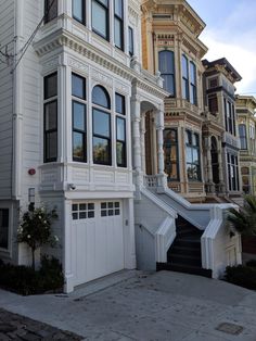 an old victorian style house with many windows and balconies in san francisco, california