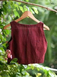 Silk Top Outfit Classy, Blouse Outfit Ideas, Silk Top Outfit, Silk Blouse Outfit, Onam Outfits, Ropa Upcycling, Linen Style Fashion