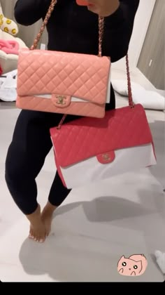 Big Chanel Bag, Prada Galleria Bag, Handbag Essentials, Rich Girl Lifestyle, Lifestyle Women, Cute Friend Pictures, Girl Things