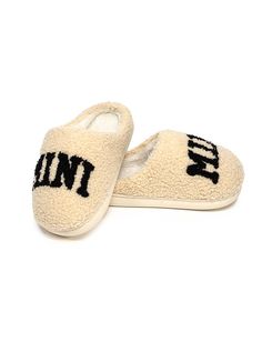 Our kids cozy slippers are super soft and keep your feet warm. Made with non slip rubber bottoms which can be worn inside or outside. Matches perfectly with our adult Mama Slippers! Little kid fits kid's shoe size 9-12 (apprx. ages 3-5) Big kid fits kid's shoe size 1-3 (apprx. ages 6-8) *Indoor/ Outdoor use * Unisex * Machine washable Indoor Outdoor Slippers, Cozy Slippers, Comfy Slippers, Planner Gift, Mini A, Pen Accessories, Outdoor Slippers, Slippers Cozy, Slipper Socks