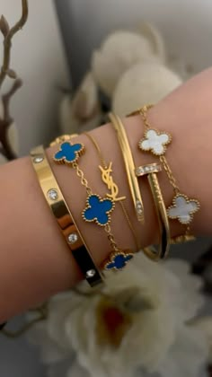 Wrist Jewelry Stack, Cartier Bracelet Stack Ideas, Bracelet Stack Beaded, Bracelet Stack Cartier, Cartier Bracelet Aesthetic, Vancleefarpels Bracelet, Luxury Bracelet Stack, Cartier Stack, Cartier Bracelet Stack