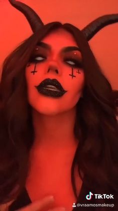 Horror Makeup Looks, Devil Makeup Halloween, Crazy Halloween Makeup, Halloween Sfx, Halloween Makeup Clown, Devil Makeup, Creepy Halloween Costumes, Holloween Makeup, Cute Halloween Makeup