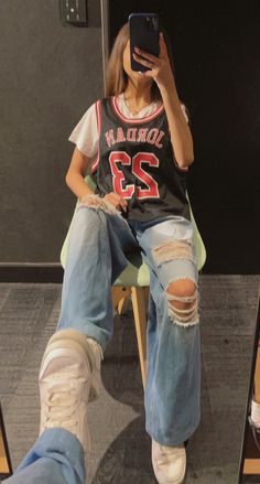 Cute Basketball Jersey Outfit, Outfit With Jersey Basketball, Outfits With Jerseys Basketball, Basketball Outfit Girl, Aesthetic Jersey Outfit, How To Style Basketball Jerseys, Jersey Girl Aesthetic, Basketball Jersey Aesthetic