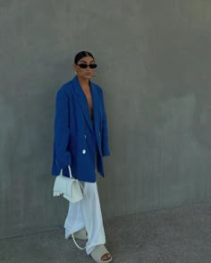 Sunset Girl, Magazine Vogue, Mode Zara, Street Style Edgy, Effortlessly Chic Outfits, Elegante Casual, Cute Comfy Outfits, Blue Outfit, Fashion Fits