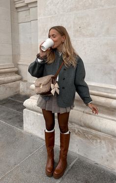 Outfit Inso, Spring Trends Outfits, Cropped Coat, Autumn Outfits, Pocket Jacket, Rainy Day Outfit, Outfit Inspo Fall, Solid Clothes, Airport Outfit