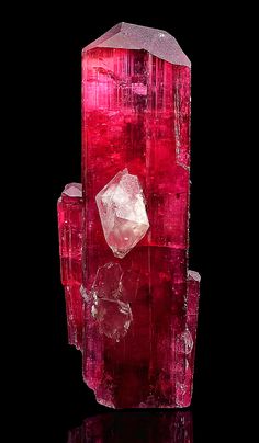 Rubellite - Antsira, Sahatany Valley, Antananarivo Province, Madagascar  / Size: 3 x 1.1 x 1 cm Art Desk, Ruby Stone, Agate Crystal, Red Crystals