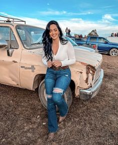 Cowgirl Plus Size Baile Outfits, South Western Outfits Women, Latina Cowgirl Outfits Plus Size, Cowgirl Boots Outfit Casual, Banda Outfit Mexican, Tejano Outfits Women, Cowgirl Boots Outfit Jeans, Plus Size Rodeo Outfits For Women, Curvy Cowgirl Outfits