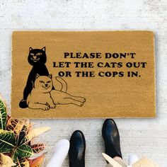 a door mat that says, please don't let the cats out or the cops in