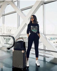 Casual Airport Outfit, Airport Chic, Perfect Travel Outfit, Airplane Outfits, Fashion Travel Outfit, Chique Outfit, Travel Snacks, Outfit Chic, Travel Outfit Summer