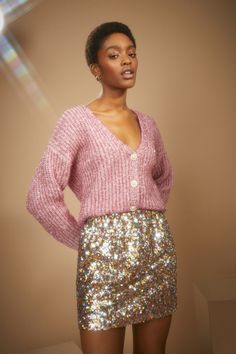 New Years Eve Outfits Classy, Pink Sequin Skirt, Sequin Skirt Outfit, New Years Eve Outfits Parties, Gold Sequin Skirt, New Year’s Eve Outfit, Sequin Mini Skirt, Mum Fashion