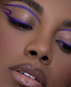 Makeup Ideas Unique, Eyeliner And Eyeshadow, Creative Eyeliner, Colorful Eyeliner, Euphoria Vibes, Instagram Minimalist, Maquillage On Fleek