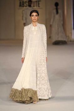 LFWSR'16D5S7RohitBalRunway068 Bridal Gowns Indian, Gowns Indian, Lakme Fashion Week 2016, Vogue India, Lakme Fashion Week