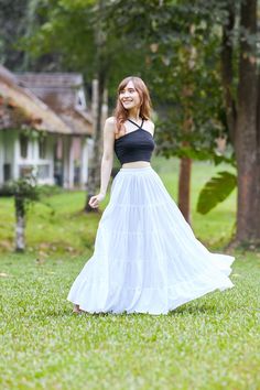 WOMENS WHITE LONG Cotton Ruffle Skirt - Full Circle Long Maxi Skirt - Comfortable Elastic Waist - Bohemian Skirt - Flowy Handmade Dress by Lannaclothesdesign on Etsy Ravenclaw Outfit, Bohemian Skirts, Outfits Bonitos, Skirt Outfit Summer, Skirt Flowy, Skirts Flowy, Thrift Inspo, White Long Skirt, Ruffle Maxi Skirt