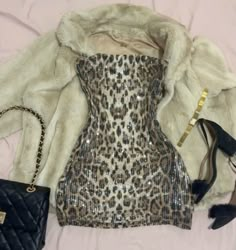 Nature Technology, Mob Wife Aesthetic, Wife Aesthetic, Inspiration From Nature, Mode Zara, Mob Wife, The Leopard, 2000s Fashion Outfits, Looks Street Style