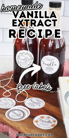 Two bottles of rich and dark vanilla extract with a variety of vanilla labels. Vanilla Extract Labels, Vanilla Homemade, Diy Condiments, Make Vanilla Extract, Vanilla Extract Recipe, Diy Mixes, Homemade Vanilla Extract, Liqueurs Recipes, Homemade Stuff