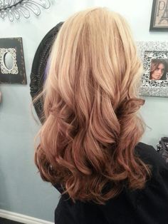 Reverse Ombre Blonde With Dyed Tips, Light Roots Darker Ends, Hair Dye Ideas For Blondes, Blond Ginger, Reverse Ombre Hair, Reverse Ombre, Gold Blonde, Dyed Hair Inspiration, Pretty Hair Color