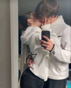 #coupleromantic #loveuluka Foto Ideas For Couples, Cute Poses Boyfriend, Couple Picture Poses Mirror, Me And My Girlfriend Photo, Couple Photo Mirror Pic, Couples Photos Cute, Inspo Pics With Boyfriend, Cute Selfies To Take With Your Boyfriend, Couples Photo Ideas Teenage