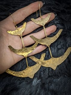 Handmade hammered earrings, inspired by ravens in flight and stacked vertebrae. They come in either brass or aluminum. The ear wires a bit longer to prevent them from coming out. Cold Forged Jewelry, Brass Jewelry Handmade, Brass Jewellery Handmade, Bold Statement Jewelry, Wire Crochet Jewelry, Headpiece Jewelry, Hammered Earrings, Unusual Jewelry, Dope Jewelry