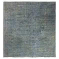 an area rug with blue, green and grey colors on it's edges is shown