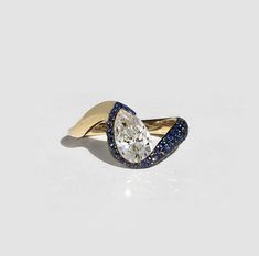 Unique Vintage Engagement Rings Sapphire, Eclectic Rings Engagement, Alternate Engagement Rings, Vintage Rings Antiques, Sapphire Engagement Rings, The Bling Ring, Cute Engagement Rings, Expensive Jewelry Luxury, Future Engagement Rings