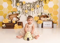 Beeday Cake, Bee Backdrop, Bee Cakes, Cake Smash Backdrop, Baby Blog, Birthday Cake Smash, Backdrop Design, Custom Backdrop