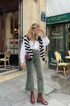 Corduroy Pants Outfit, Green Pants Outfit, Dinner Outfit Casual, Latina Outfits, Smart Casual Work Outfit, Going Viral, Europe Trip, Fashion 2024, Dinner Outfits