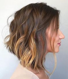 Collarbone Length Hair, Messy Wavy Hair, Haircuts 2020, Shoulder Haircut, Womens Haircuts Medium, Medium Curly Hair Styles, Medium Short Hair, Midlength Haircuts, Cute Hairstyles For Medium Hair