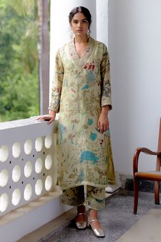 Shop for Archana Jaju Green Hand Painted Animal Kalamkari Kurta And Pant Set for Women Online at Aza Fashions Kalamkari Suit Designs, Kalamkari Kurta Designs, Archana Jaju, Kalamkari Kurta, Latest Suit Design, Heavy Suits, Krishna Mandir, Latest Kurta Designs, Simple Kurta