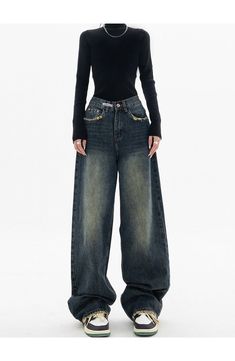 Loose Jeans For Women, Baggy Jeans Low Waisted, Women’s Streetwear Fashion, Styling Baggy Jeans, Baggy Jeans Style, Minimalisticky Chic, Loose Jeans Outfit, Blue Jeans Baggy, Type Of Jeans