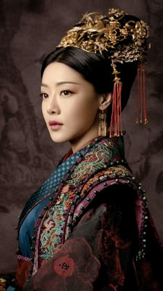 Chinese Headdress, Side Portrait, Geisha Art, Chinese Costume, National Costume, Ming Dynasty, Jolie Photo, Fashion Portrait, Chinese Traditional