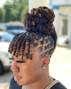 27 Loc Styles - Dreadlock Styles [+ Locking Tips & Products] Woman With Dreadlocks, African American Braided Hairstyles, Natural Hair Salons, Beautiful Dreadlocks, Short Locs Hairstyles, Faux Locs Hairstyles, Dreadlock Style