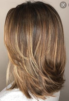 Trend Haircut, Warm Caramel Balayage, Layered Hair With Bangs, Hair Color Caramel, Caramel Balayage, Curly Pixie