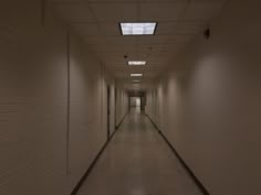 an empty hallway with no people in it