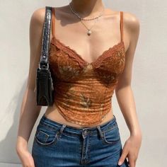 Mode Ulzzang, Estilo Hippy, Y2k Crop Top, Brown Crop Top, Streetwear Mode, Vest Designs, Lace Outfit, Cropped Tops, Indie Outfits