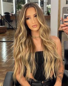 KAINÃ DECANINE on Instagram: "Fresh gold Blond! ✨ @kpro_oficial . . . #blonde #goldblonde #longhair #loiro #loirodourado #cabelo #mechas" Blue Brown Hair, Warm Blonde Hair, Color Castaño, Golden Blonde Hair, Blonde Hair Inspiration, Ombré Hair, Punk Hair, Blonde Hair Looks, Brunette To Blonde