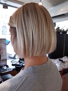 Sleek Short Hair, Bob Hair Color, Corte Bob, Medium Bob Hairstyles