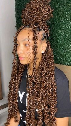 Locs Hairstyles Brown, Braids For December, Color 30 Butterfly Locs, December Hairstyles Braids, Butterfly Locs Color Ideas, Winter Protective Hairstyles Braids, Butterfly Locs Medium Length, Butterfly Locs With Curls, Colored Butterfly Locs