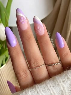 Lilac Nails Design, Purple And Pink Nails, Light Purple Nails, Summer Nails Almond, Lilac Nails, Purple Acrylic Nails, Lavender Nails