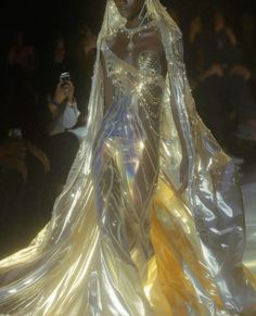 @sofeiyuh Extragalactic Fashion, Gold Couture Gown, Gold Runway, Catwalk Design, Ethereal Dress, Runway Fashion Couture, Conceptual Fashion, Fantasy Dresses, Fairytale Dress