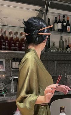 Look Disco, Chopstick Hair, Chinese Aesthetic, Tattoos Geometric, Chinese Hairstyle, Japanese Hairstyle, Healthy Girl, Asian Hair, Hair Sticks