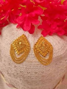 Dubai Gold Jewelry Earrings Jhumka, Gold Earrings Indian Wedding Bridal, Modern Gold Jewelry Indian, Gold Earrings Designs Indian, Dubai Gold Jewelry Earrings, Small Earrings Gold, 22k Gold Earrings, Bridal Jewellery Inspiration