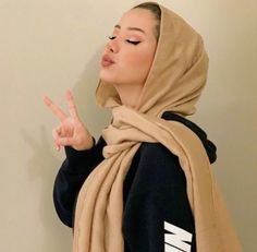 Book Photography Instagram, Skin Goals, Hair Scarf Styles, Hijabi Fashion Casual, Hijab Look, Lucy Hale, Arab Women, Hair Scarf